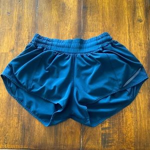 Lululemon Hotty Hot Low-Rise Lined Short 2.5”